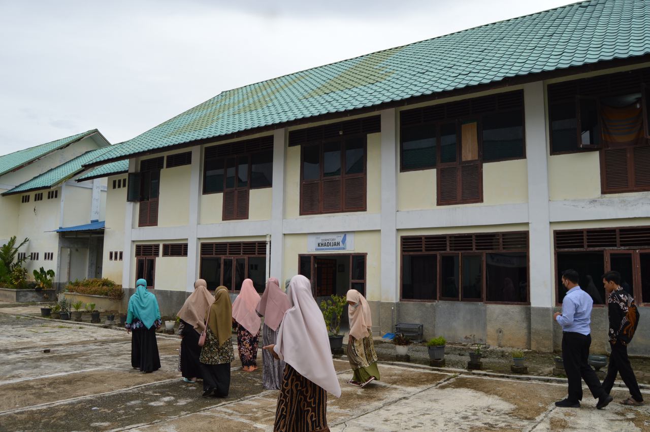 Mencari Donatur Untuk Renovasi Asrama Santri Pesantren Teknologi MSBS