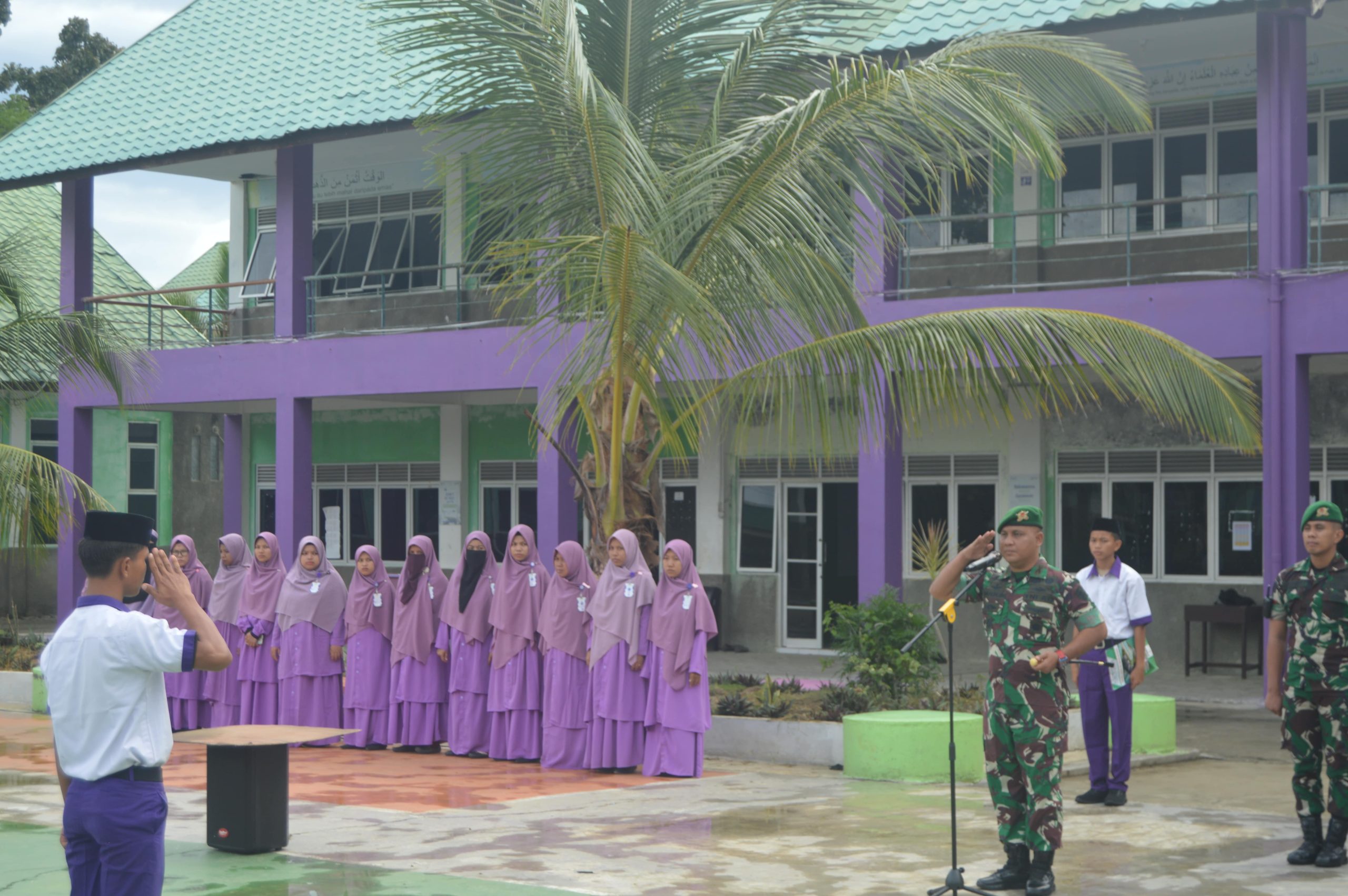 Pesan Pembina Upacara Bendera Memotivasi Santri - Pesantren Teknologi MSBS